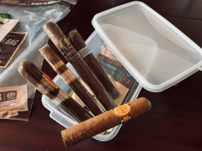 Cigar storage box and humidity bags