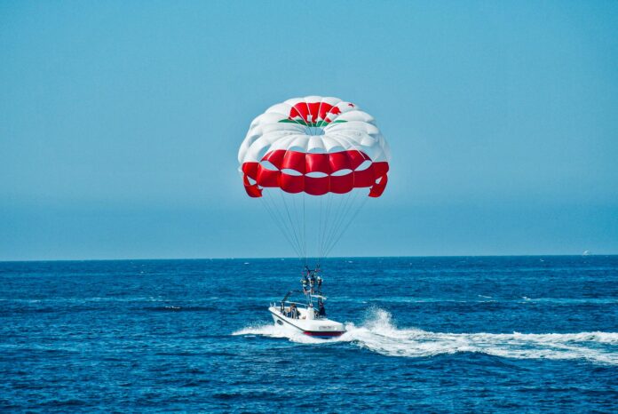 What to Wear When Parasailing